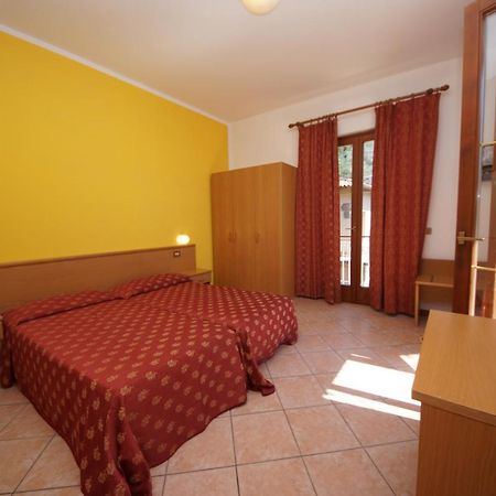 Hotel Alpi Малчезине Екстериор снимка