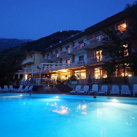 Hotel Alpi Малчезине Екстериор снимка
