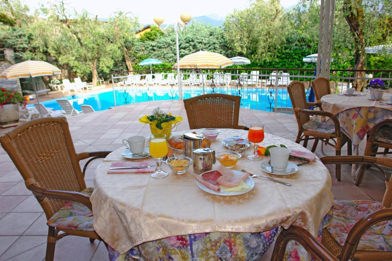 Hotel Alpi Малчезине Екстериор снимка