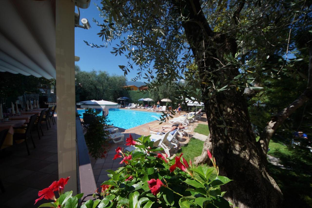Hotel Alpi Малчезине Екстериор снимка