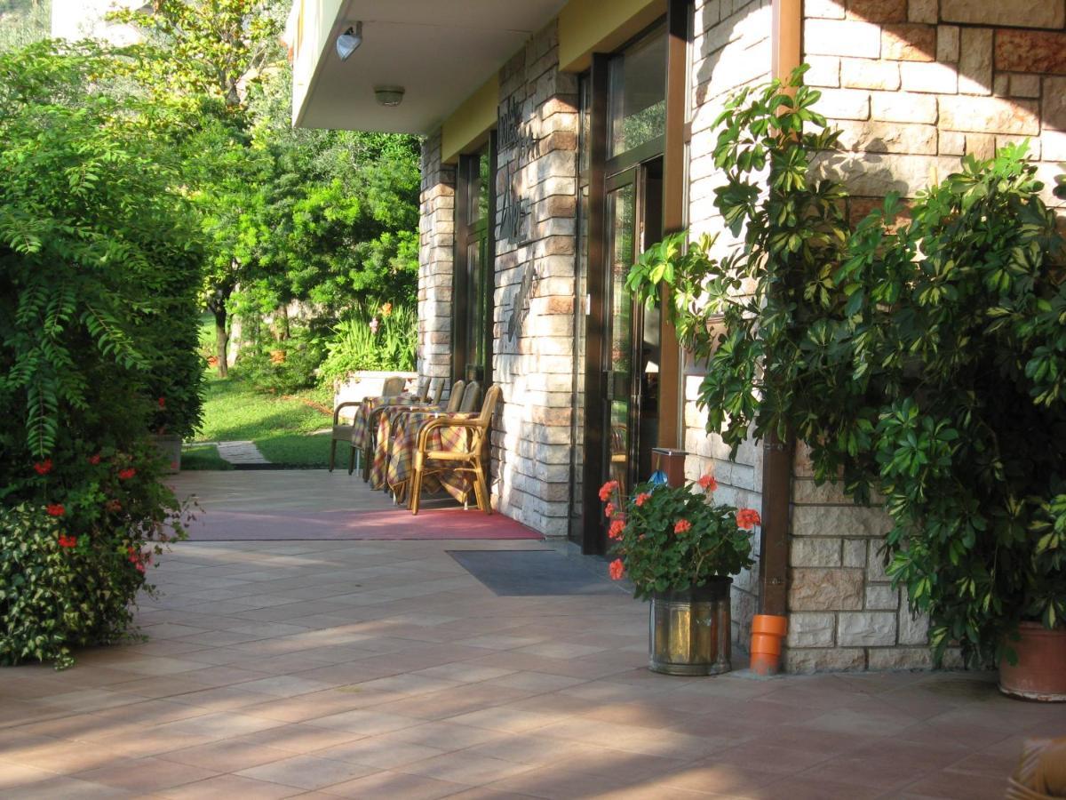 Hotel Alpi Малчезине Екстериор снимка