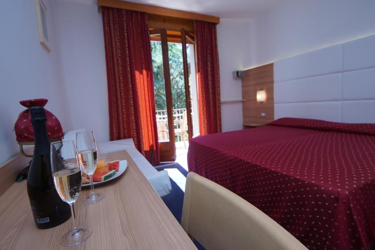 Hotel Alpi Малчезине Екстериор снимка