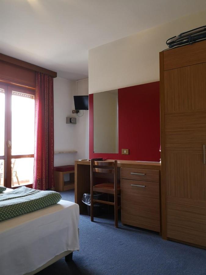 Hotel Alpi Малчезине Екстериор снимка