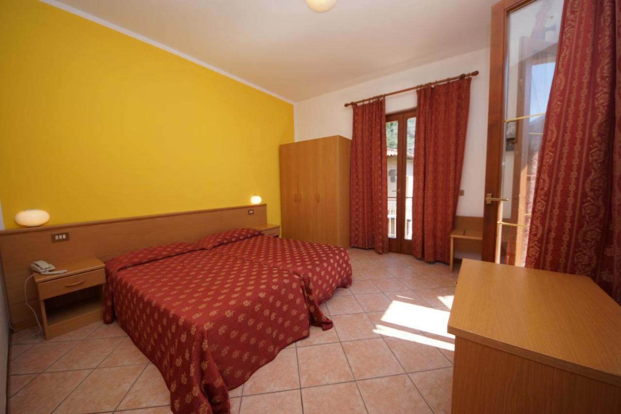 Hotel Alpi Малчезине Екстериор снимка