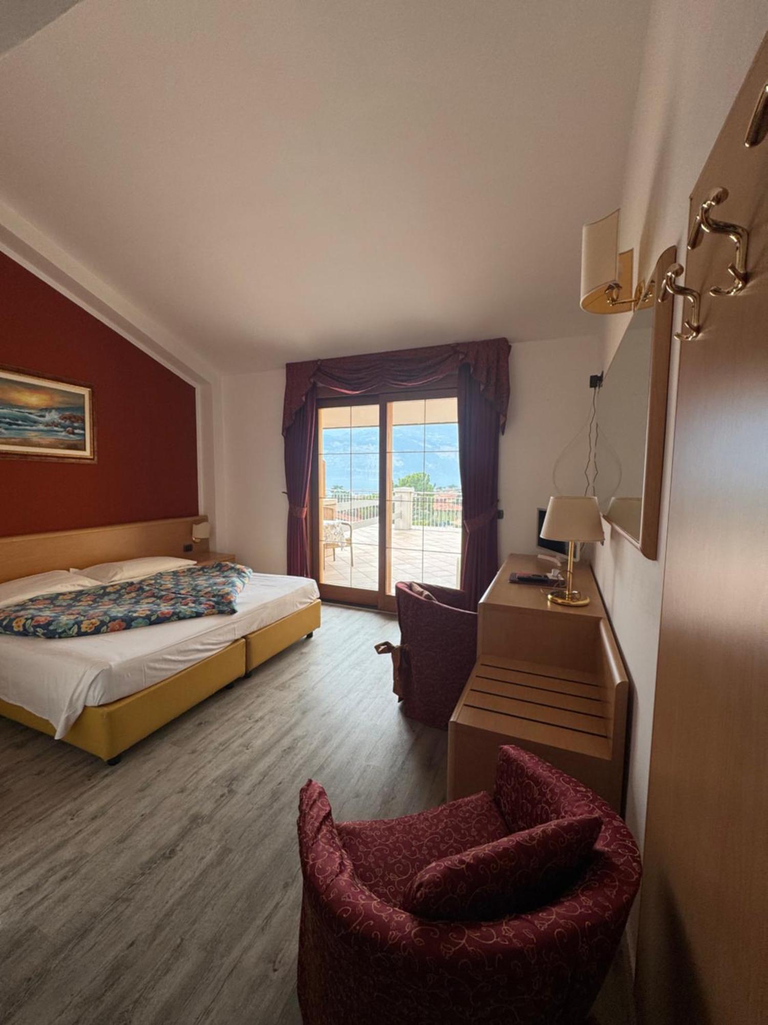 Hotel Alpi Малчезине Екстериор снимка