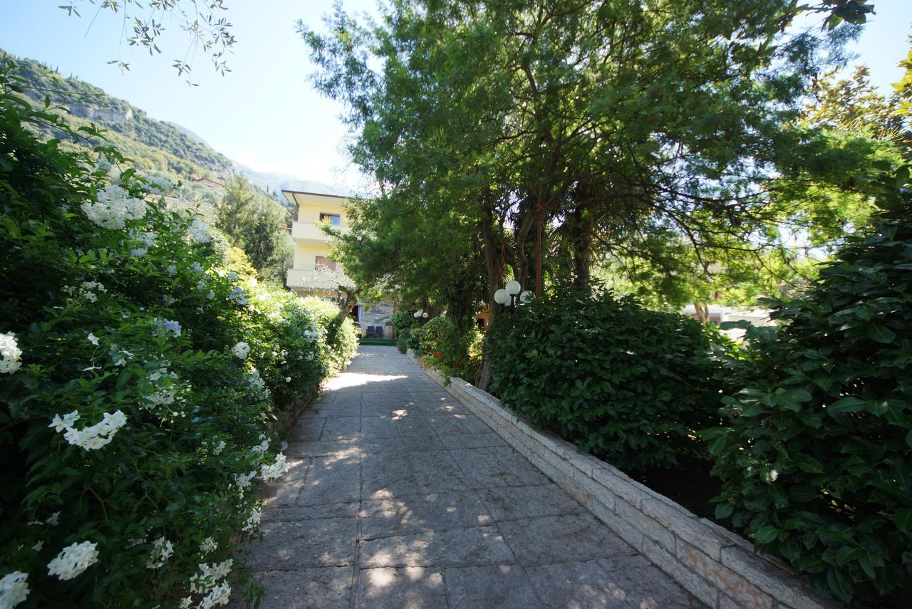 Hotel Alpi Малчезине Екстериор снимка