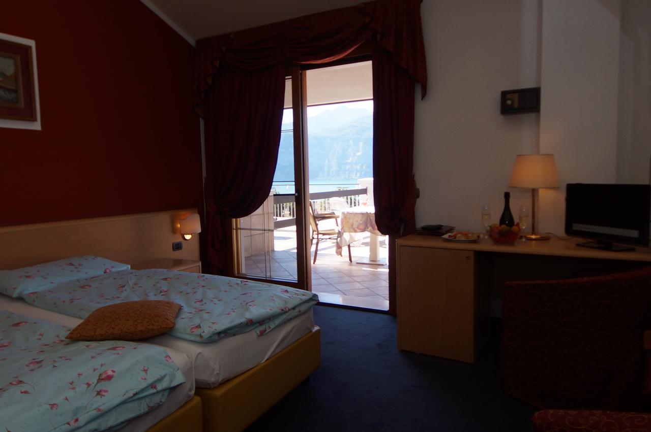 Hotel Alpi Малчезине Екстериор снимка