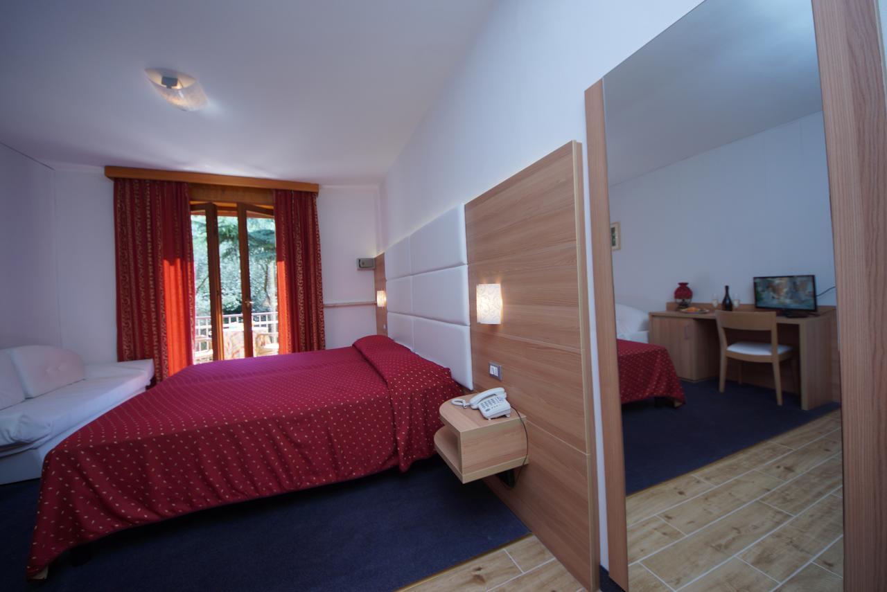 Hotel Alpi Малчезине Екстериор снимка