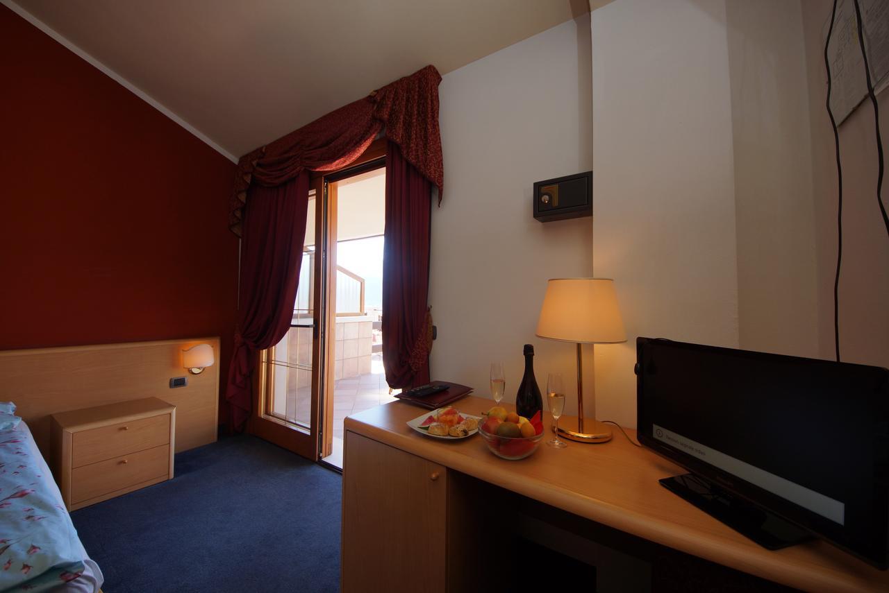 Hotel Alpi Малчезине Екстериор снимка