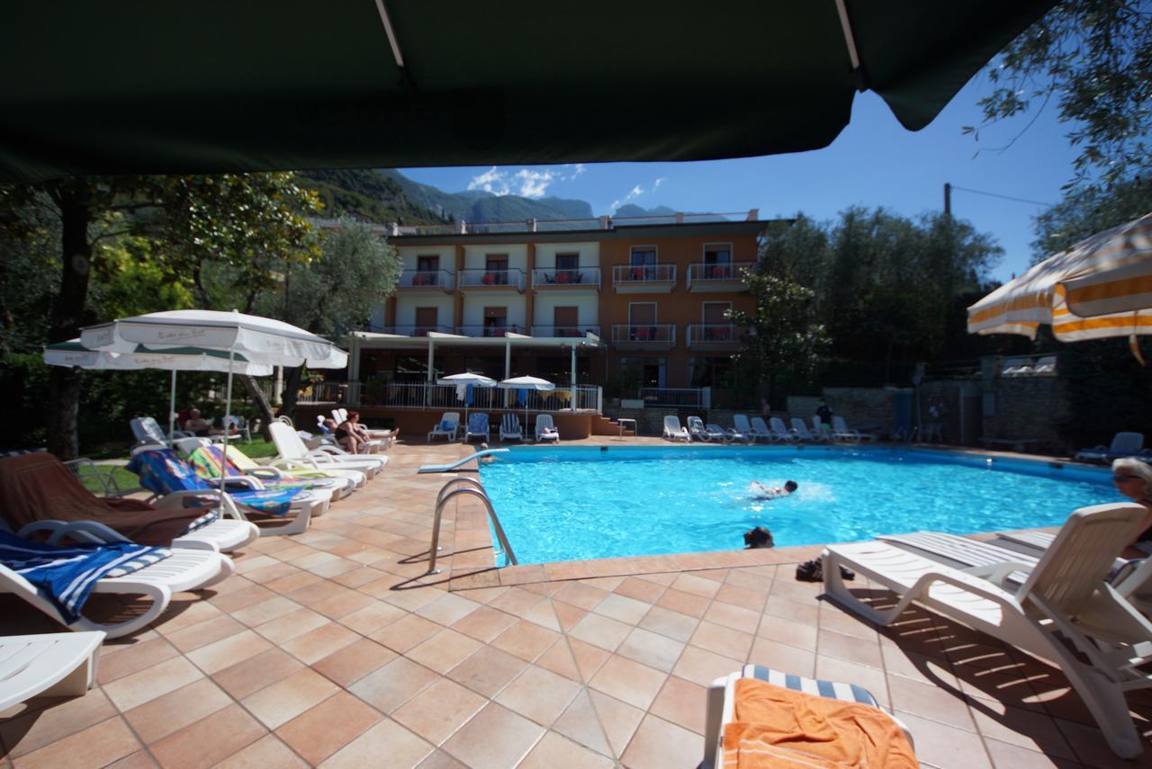 Hotel Alpi Малчезине Екстериор снимка