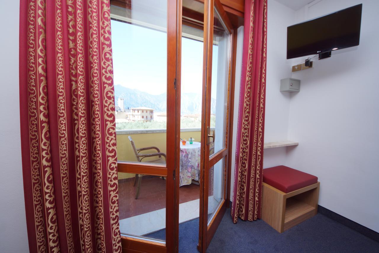 Hotel Alpi Малчезине Екстериор снимка