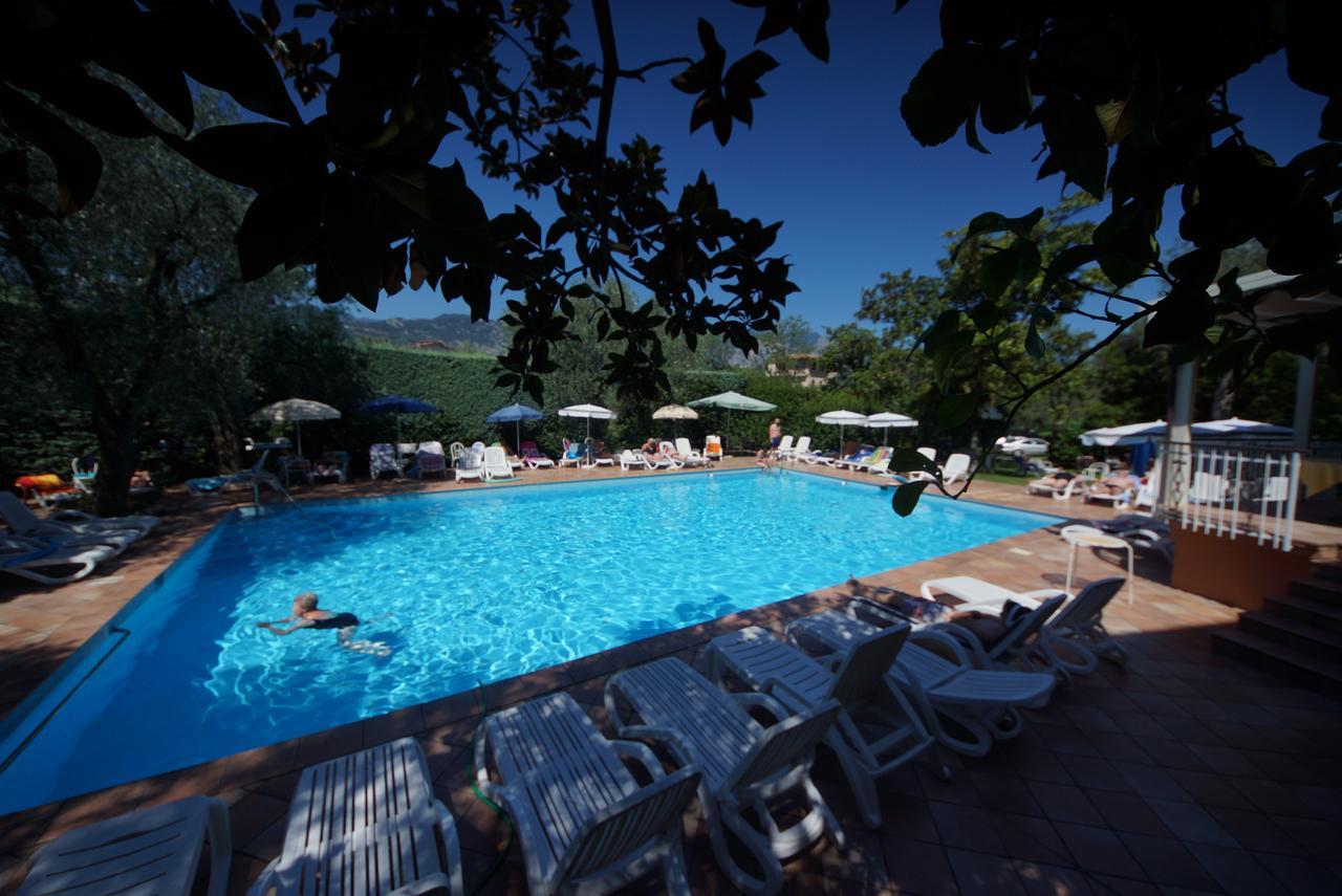 Hotel Alpi Малчезине Екстериор снимка