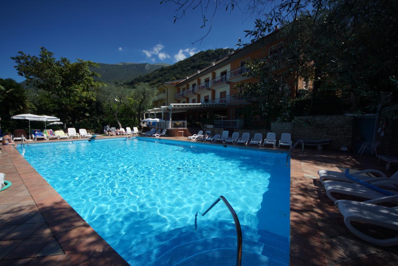 Hotel Alpi Малчезине Екстериор снимка
